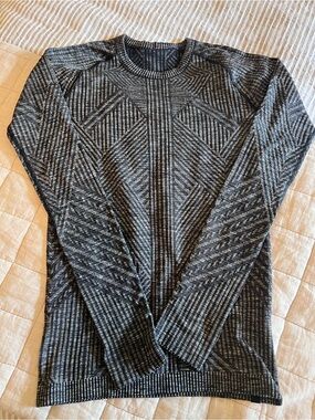 Lululemon XS Longsleeve Wicking Running Top with Thumbholes Black and Gray